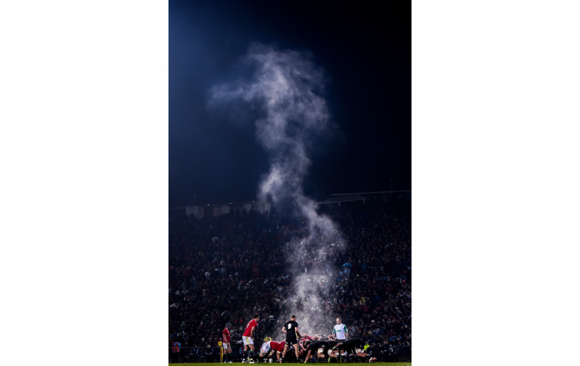 © Stephen McCarthy (SportsFile), Steaming Scrum - nominacja w SPORTS SINGLES / The British & Irish Lions i Maori All Blacks podczas meczu w Rotorua International Stadium (Rotorua, Nowa Zelandia).