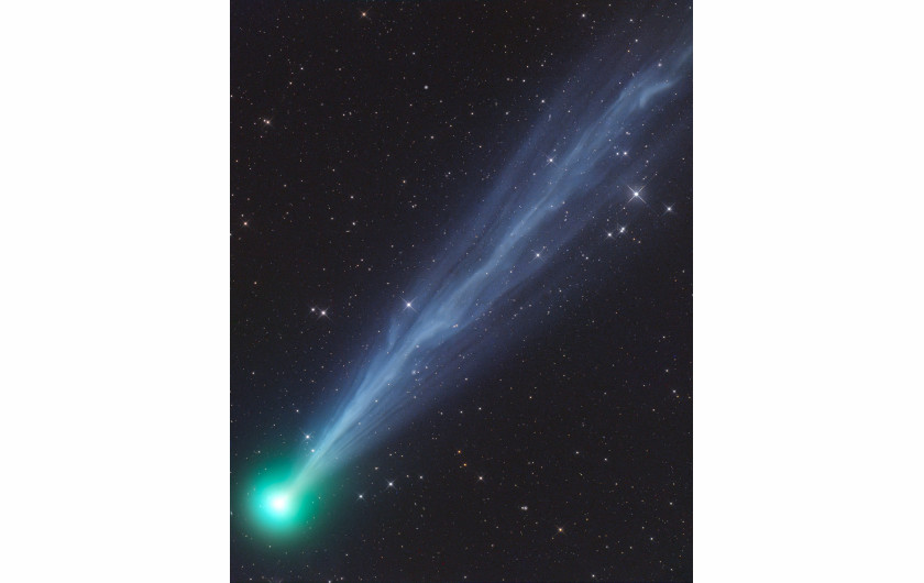 fot. Gerald Rhemann, The Exceptionally Active Ion Tail of Comet-2020F8-SWAN / Astronomy Photographer of the Year 2021