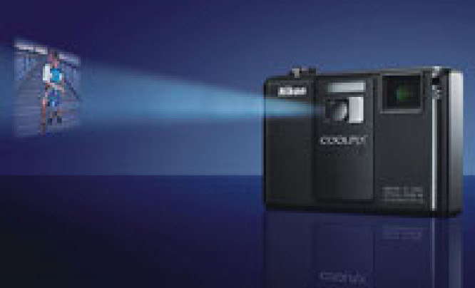 Nikon Coolpix S1000pj - pierwszy kompakt z wbudowanym projektorem