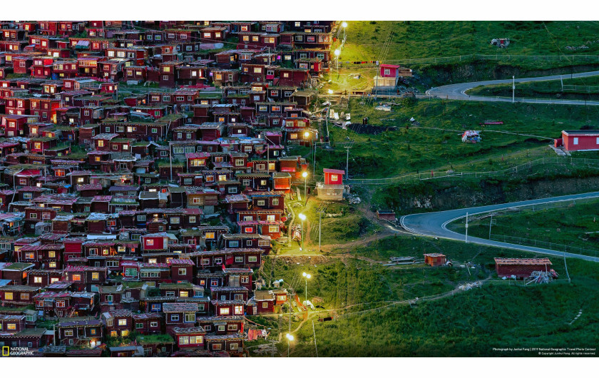 Junhui Fang, FOLLOW THE LIGHT - nagroda publiczności w kategorii Cities | National Geographic Travel Photographer of the Year 2019