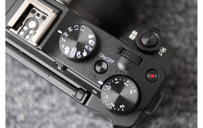 Canon PowerShot G3 X - górna ścianka