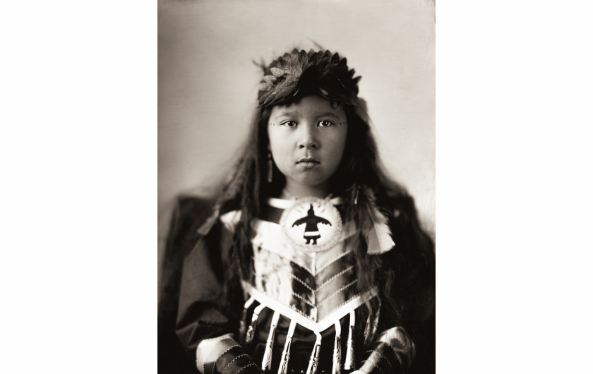 fot. Shane Balkowitsch, na zdjęciu Jagger Mamaajii Ripley Jaakola. Z projektu Northern Plains Native Americans: A Modern Wet Plate Perspective