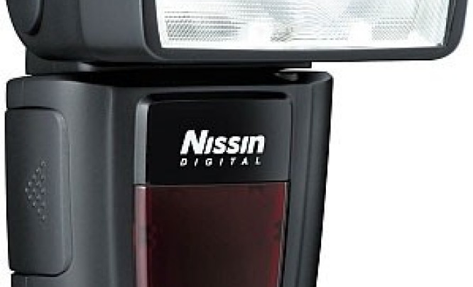 Nissin Di700 i PS 8 - nowy flesz i power pack
